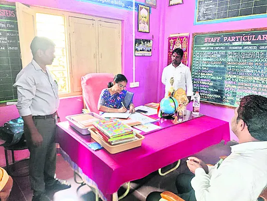 మెనూ అమలులో నిర్లక్ష్యం వహిస్తే చర్యలు
