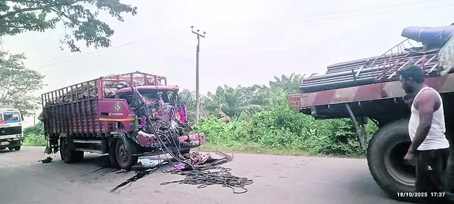 ఐరన్‌ లారీ, డీసీఎం ఢీ