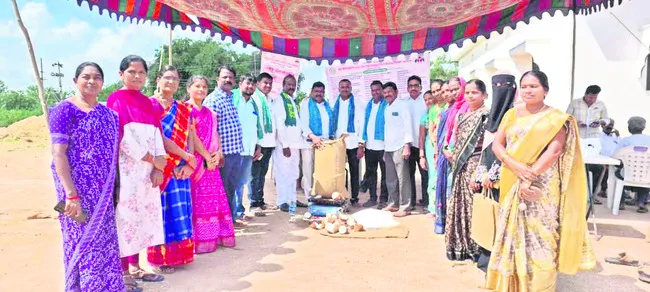 ఎస్హెచ్జీలకు మరిన్ని కొనుగోలు కేంద్రాలు
