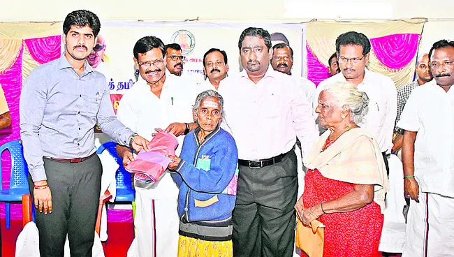 శ్రీలంక శరణార్థులకు సహాయకాల పంపిణీ
