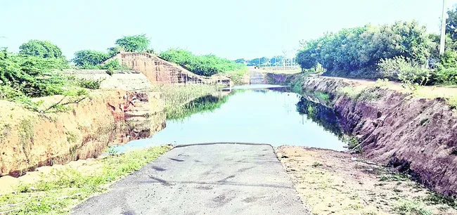 నీటి మునిగిన ముచ్చోనిపల్లె రోడ్డు