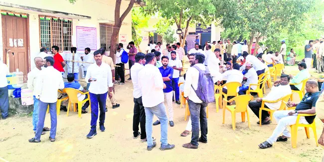 ముగిసిన మద్యం టెండర్లు