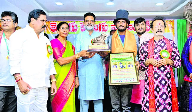 మ్యాజిక్ స్టార్ బాషాకు మహానంది అవార్డు