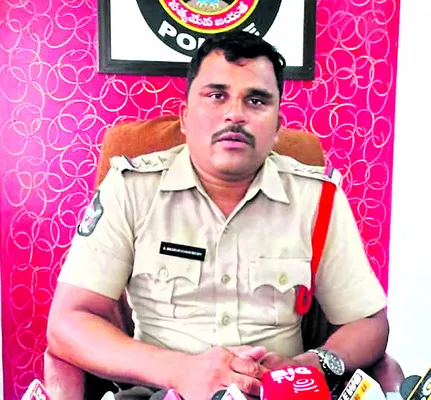 పెండ్లిమర్రి ఎస్ఐ మధుసూదన్రెడ్డి సస్పెన్షన్