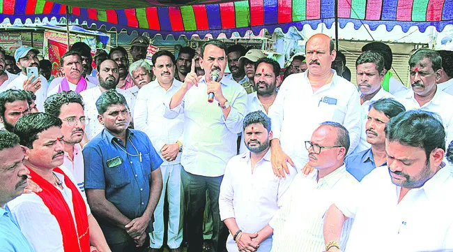 బీసీ రిజర్వేషన్లను బీజేపీ అడ్డుకుంటోంది