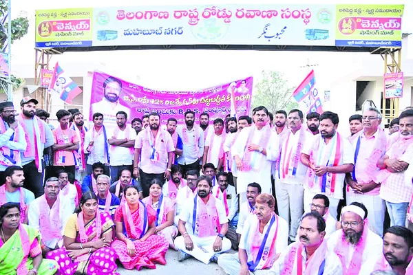 రిజర్వేషన్లు ఇచ్చేవాళ్లు రోడ్లపైకి రావడం విడ్డూరం 