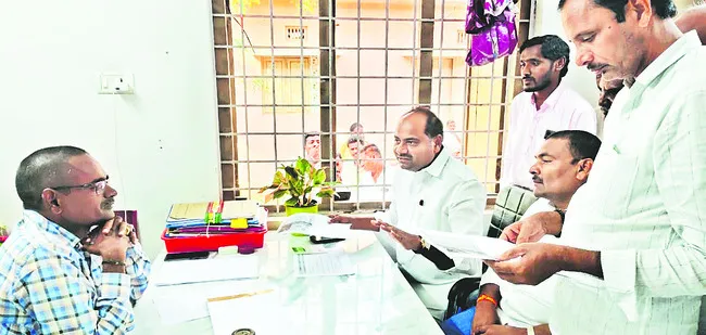 అక్రమ వసూళ్లు