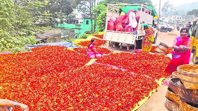 బంతి.. ధరల కాంతి