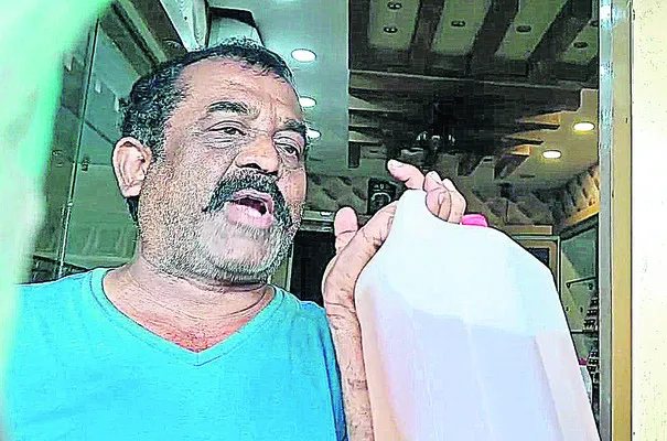 న్యాయం కోసం.. ఆత్మహత్యా యత్నం..