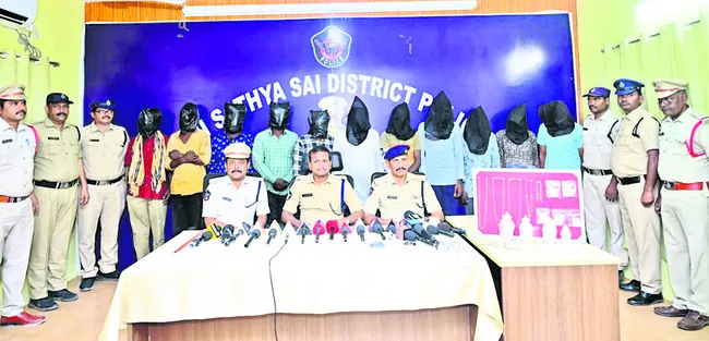 దొంగలను చేసిన జల్సాలు