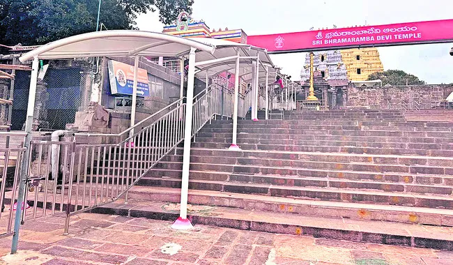 మల్లన్న సన్నిధిలో భక్తులు చల్లన
