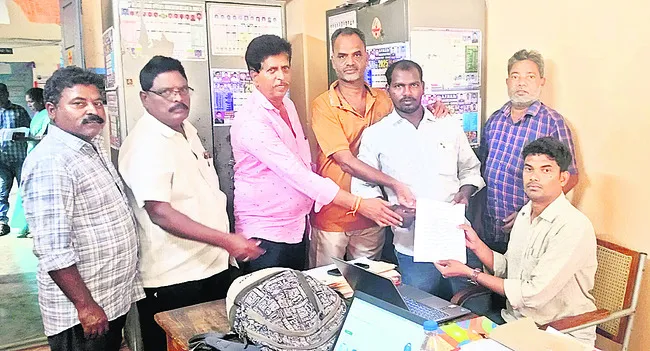 జర్నలిస్టు సంఘాల నిరసన