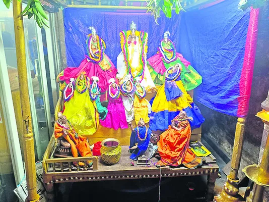 అనంతునికి పవిత్రాల సమర్పణ