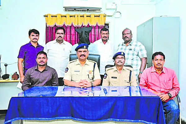 చైన్‌ స్నాచర్‌ అరెస్ట్‌ 