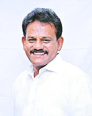 జర్నలిస్టులను వేధించే హక్కు ఎవరిచ్చారు ? 