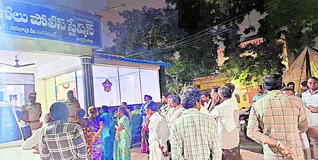 విగ్రహ ప్రతిష్ట సంబరాల్లో టీడీపీ నేతల వీరంగం