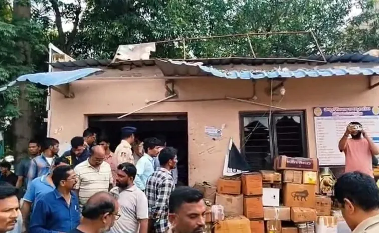 పార్వతీపురం ఆర్టీసీ కాంప్లెక్స్‌లో బాంబు పేలుడు