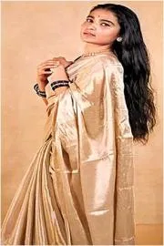 Chaithra J Achar turns simple outfit into bold Stylish wears4