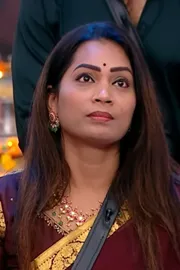 Bigg Boss 9 Telugu: Nagarjuna Gives Ration Manager POst to Divvala Madhuri3