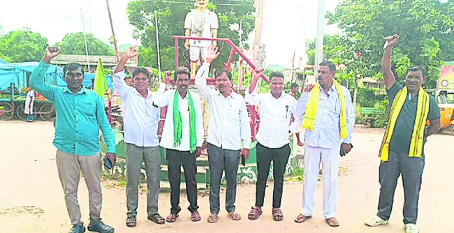 ‘గిరిజనులకు అనుకూల రిజర్వేషన్లు ఇవ్వాలి’