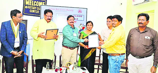 రక్తదానం ఎంతో గొప్పది 