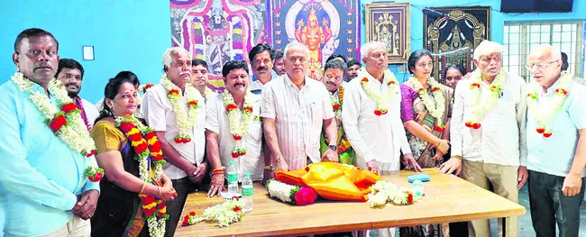 ఆగి ఉ