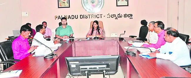 జిల్లాలో భూగర్భజలాలు సంరక్షించాలి 