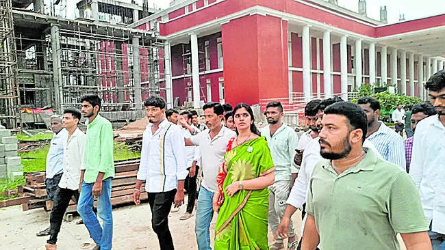 మెడికల్‌ కళాశాలల ప్రైవేటీకరణ సిగ్గుచేటు 