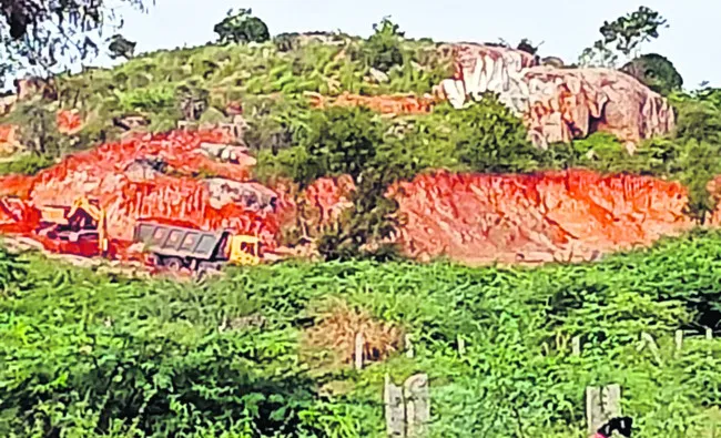 రెచ్చిపోతున్న మట్టి మాఫియా 