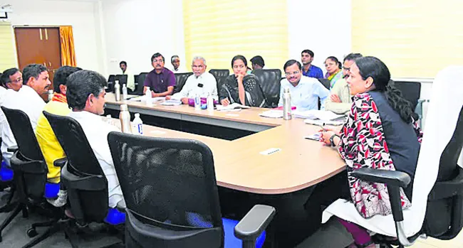 రాజకీయ పార్టీల ప్రతినిధులు సహకరించాలి