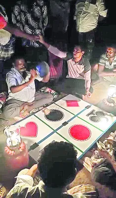 దసరా ఉత్సవాల్లో విచ్చలవిడిగా జూదం 