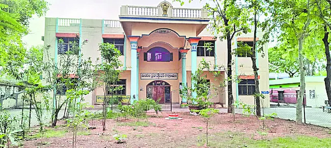 బలం లేకున్నా బరితెగింపు