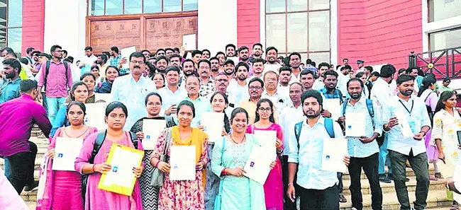 లైసెన్స్డ్ సర్వేయర్లు వచ్చేస్తున్నారు