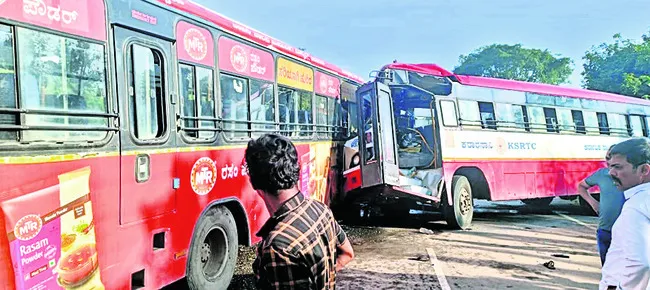 టైరు పేలి.. రెండు బస్సులు ఢీ  
