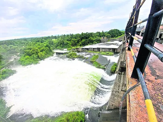 ‘రైవాడ’ నుంచి 4 వేల క్యూసెక్కుల నీరు విడుదల