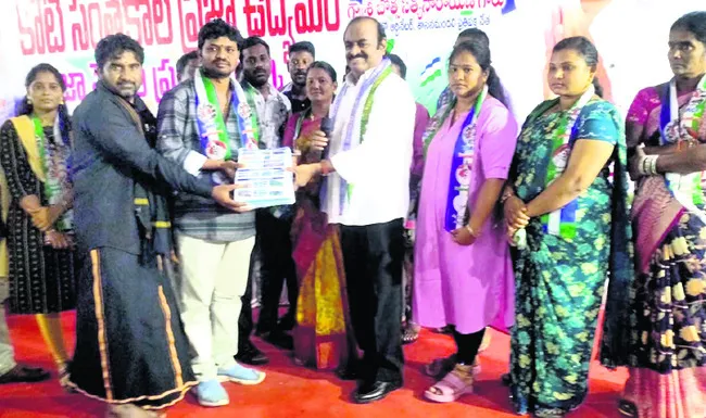 విద్య, వైద్యంపై చంద్రబాబుకు చిన్నచూపు