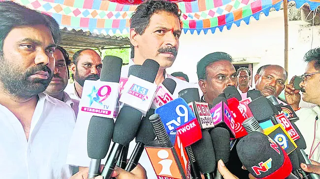 కాపులంతా కళ్లు తెరవాలి
