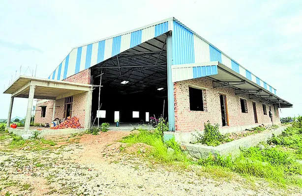 నిధులు రాక.. నిర్మాణం సాగక