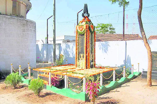 చెదరని నెత్తుటి జ్ఞాపకాలు