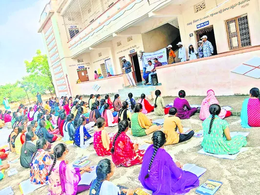 విద్యార్థులు సేవాభావాన్ని అలవర్చుకోవాలి