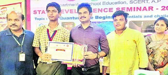 దీపావళి ప్రజల జీవితాల్లో వెలుగులు నింపాలి