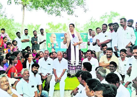 బినామీల కోసమే ప్రైవేటీకరణ