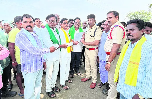 ఫాస్ట్ ట్రాక్ కోర్టులో విచారణ జరిపించాలి