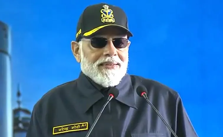 INS విక్రాంత్‌లో మోదీ దీపావళి వేడుకలు.. పాకిస్తాన్‌కు కౌంటర్‌