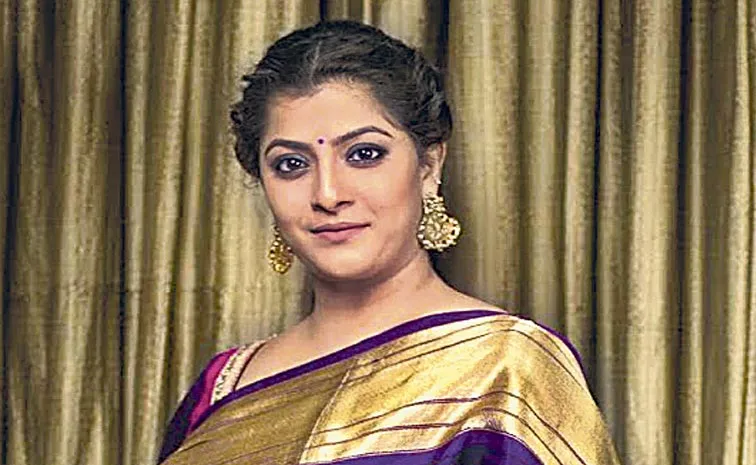 లవ్‌... లైట్స్‌... డైరెక్షన్‌: వరలక్ష్మీ శరత్‌కుమార్‌