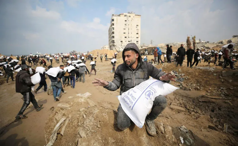 Israel Strikes Gaza and Temporarily Halts Aid