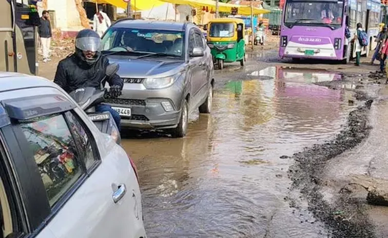 ‘నడుములు విరుగుతున్నాయ్‌!’.. ఇక్కడ 90శాతం గుంతలు..2శాతమే రోడ్లు 