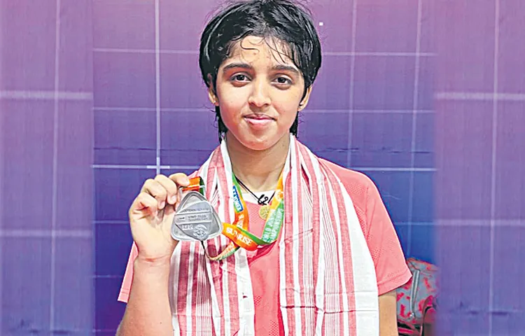 ప్రపంచ జూనియర్‌ బ్యాడ్మింటన్‌ చాంపియన్‌షిప్‌లో తన్వీ శర్మకు రజతం