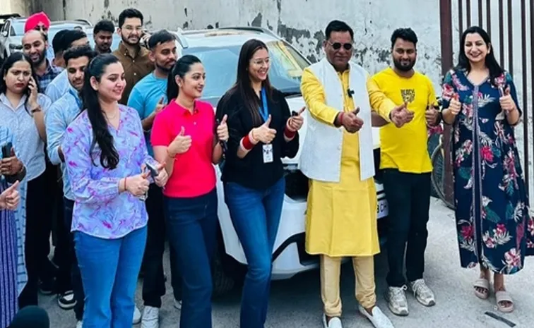 Entrepreneur gives away 51 luxury cars to his team for Diwali