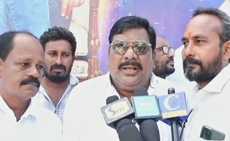 గన్నవరంలో పోలీసుల అత్యుత్సాహం